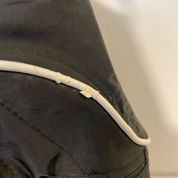 Lululemon bag - great condition - Picture 10 of 10